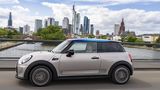 Der Mini Cooper SE MJ 2021 ist bis zu 150 km/h schnell