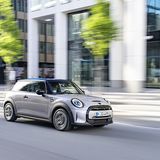 Der Norm-Durchschnittsverbrauch beläuft sich auf 17,6 Kilowattstunden pro 100 Kilometern (WLTP)