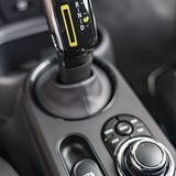 Der Drehdrücksteller (unten) erleichtert die Bedienung