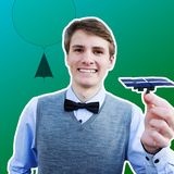 Bundessieg – Preis für die beste interdisziplinäre Arbeit 2021:  Amon Schumann (16), Berlin, Robert-Havemann-Gymnasium      Projekt:   In 80 Tagen um die Welt – kleine Sonden auf großer Mission       Tausende Wetterballons umkreisen die Erde in 30 bis 40 Kilometern Höhe. An Bord befinden sich zahlreiche kleine Sonden und Sensoren, die unter anderem Temperatur, Feuchtigkeit und Luftdruck messen und diese Daten nonstop an Wetterdienste auf der Erde senden. Amon Schumann entwickelte in seinem Forschungsprojekt zwei Ansätze, um diese traditionellen Verfahren zur Wetterdatenmessung zu optimieren. Einerseits fing er die Funksignale von gelandeten Wetterballons auf, um sie bergen und wiederverwenden zu können - das ist nicht nur billiger, sondern belastet auch die Umwelt weniger. Zum anderen entwickelte Schumann eine eigene Sonde, welche sich unter anderem durch ein sehr geringes Gewicht und einer eigenen Stromversorgung mittels Solarzellen auszeichnet. Zudem nutzt sie ein offenes Amateurfunknetzwerk.