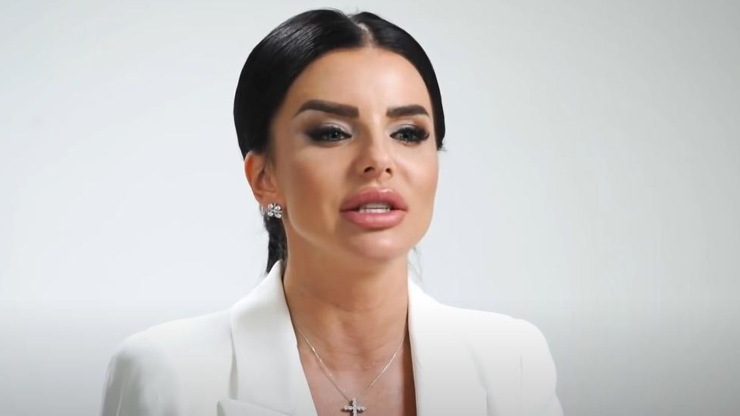 Ehemalige t.A.T.u-Sängerin Julia Wolkowa kündigt mit einem Wahlwerbe-Video ihre Kandidatur für die Duma an