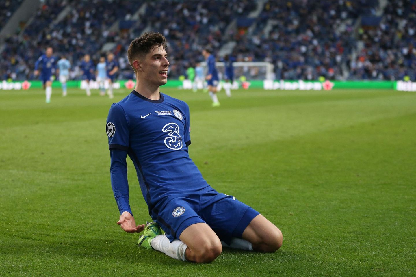 Ein Debütant als Siegtorschütze 19 Spiele hatte Kai Havertz bis zum Anpfiff des gestrigen Spiels in der Champions League für Bayern Leverkusen und den FC Chelsea absolviert, ein Tor war ihm bislang nicht gelungen. Das hatte er sich für das wichtigste Spiel seiner Karriere aufgespart. Mit seinem entscheidenden Treffer zum 1:0 zahlte er Trainer Thomas Tuchel das in ihn gesteckte Vertrauen zurück - und krönte sich und das Team zum Champions-League-Sieger. Der letzte Deutsche, der in einem Champions-League-Finale traf, war übrigens Ilkay Gündogan: Er erzielte 2013 den zwischenzeitlichen Ausgleich für den BVB gegen den FC Bayern. Gündogan stand auch diesmal auf dem Platz - und zählte am Ende erneut zu den Verlierern.