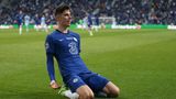 19 Spiele hatte Kai Havertz bis zum Anpfiff des gestrigen Spiels in der Champions League für Bayern Leverkusen und den FC Chelsea absolviert, ein Tor war ihm bislang nicht gelungen. Das hatte er sich für das wichtigste Spiel seiner Karriere aufgespart. Mit seinem entscheidenden Treffer zum 1:0 zahlte er Trainer Thomas Tuchel das in ihn gesteckte Vertrauen zurück - und krönte sich und das Team zum Champions-League-Sieger. Der letzte Deutsche, der in einem Champions-League-Finale traf, war übrigens Ilkay Gündogan: Er erzielte 2013 den zwischenzeitlichen Ausgleich für den BVB gegen den FC Bayern. Gündogan stand auch diesmal auf dem Platz - und zählte am Ende erneut zu den Verlierern.