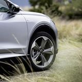 Die 21 Zoll Reifen rollen hörbar lauter ab, als die 20 Zöller