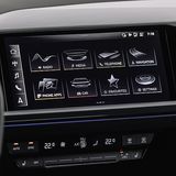 Der Touchscreen ist 10,1 Zoll groß, gegen Ende des Jahres werden 11,6 Zoll daraus