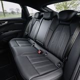 Hinten ist genug Platz, auch für den Kopf