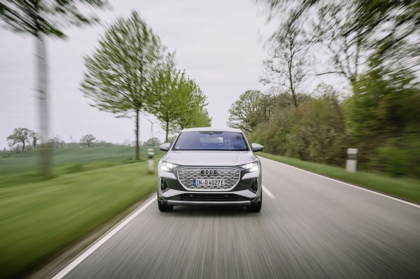 Der Audi Q4 e-tron Sportback 50 quattro ist bis zu 180 km/h schnell