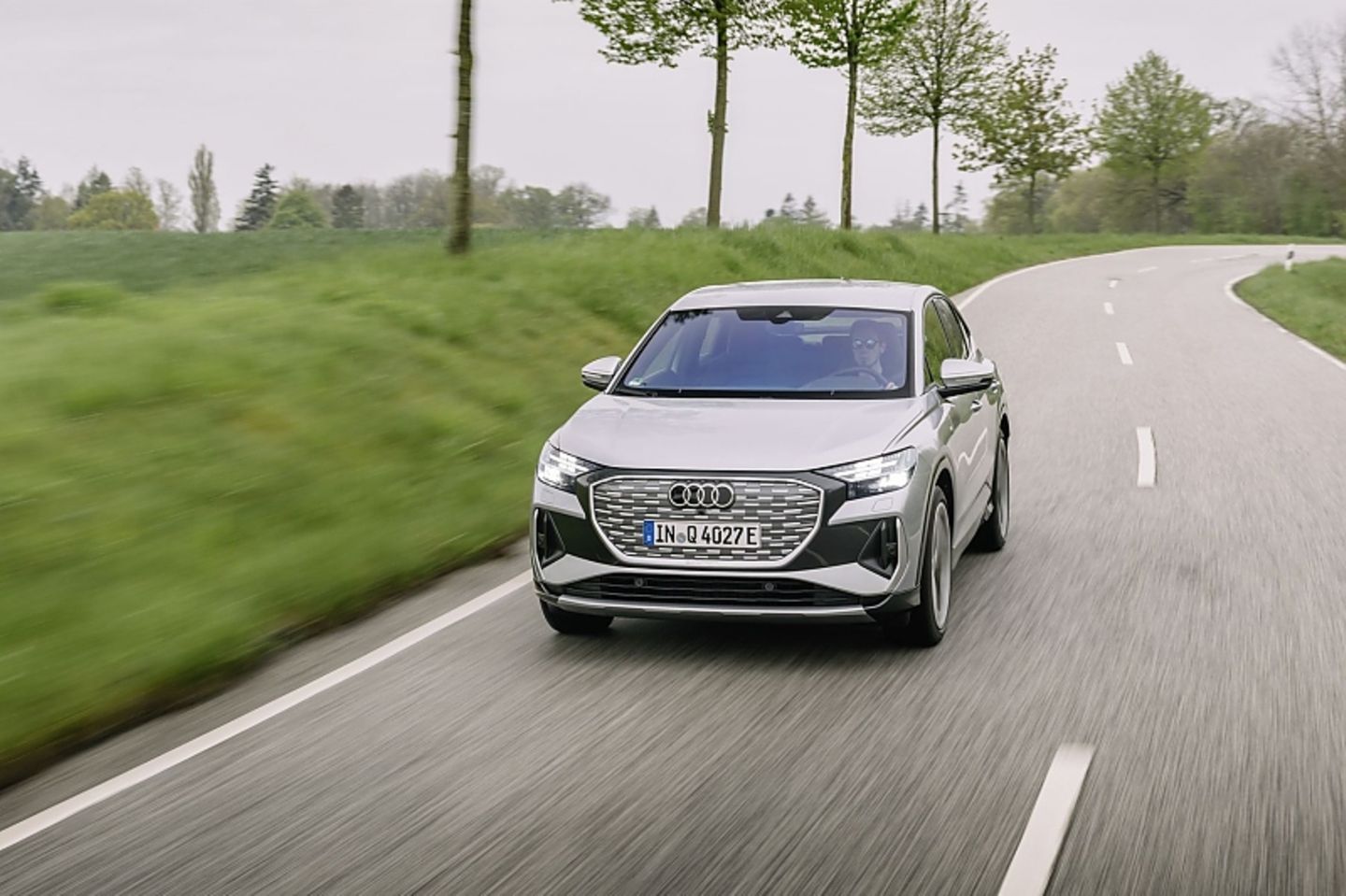 Nach 6,2 Sekunden knackt der Audi Q4 e-tron Sportback 50 quattro aus dem Stand die 100 km/h-Marke