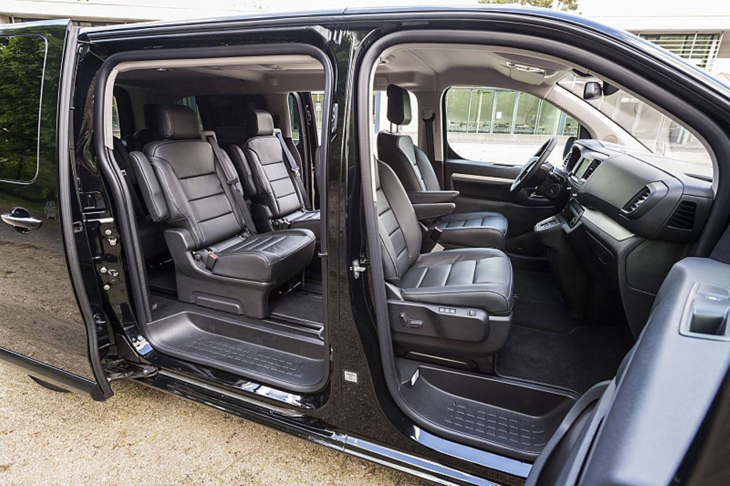 In der XL-Business Lounge-Ausführung finden bis zu sieben Personen Platz