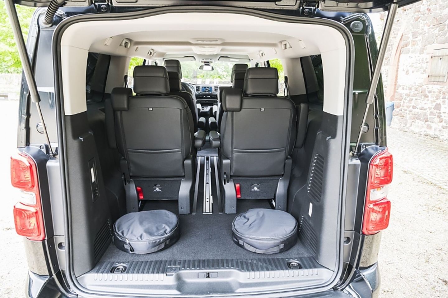 Wenn das Mobiliar komplett ausgebaut ist, wächst der Stauraum auf maximale 4.557 Liter