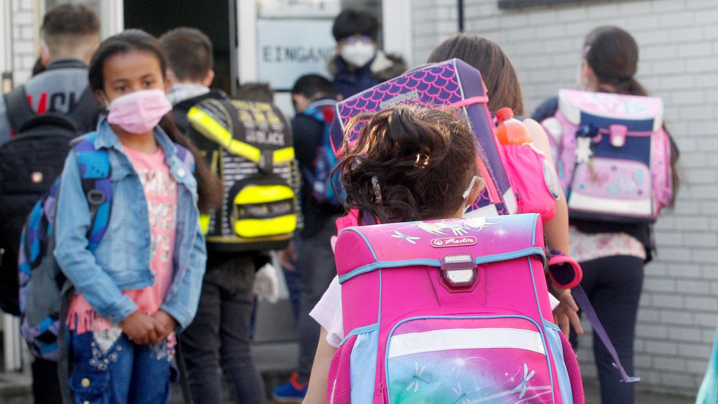 Schüler in Deutschland haben wieder Präsenzunterricht.