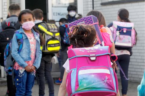 Schüler in Deutschland haben wieder Präsenzunterricht.