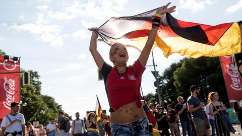 An vielen Orten verwandelte sich Deutschland in diesem Sommer in ein schwarz-tot-goldenes Fahnenmeer 