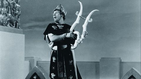 Peter Ustinov setzte das negative Bild des Kaisers genial in Szene.