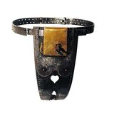 Klappe zu, Schlüssel fort, Frau sittsam und treu. Auf so eine Idee konnte eigentlich nur ein Mann kommen. Wann und von wem das Accessoire erfunden wurde, ist unklar. Angeblich im Mittelalter. Oder im 17. Jahrhundert. Oder noch später. Heute ist der Keuschheitsgürtel noch immer als Sexspielzeug verbreitet, für Frauen und Männer.