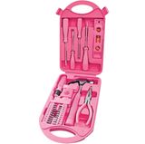 Ein Hämmerchen in Pink. Vier Schraubenzieher in Pink. Ein Wasserwäglein in Pink. Eine Zange in Pink. Und ein Bit-Set in pinkfarbener Umhüllung. Das Ganze in einem pinkfarbenen Köfferchen. Wie schön, dass es so was Praktisches gibt. Denn mit normalem Werkzeug wäre jede Frau sicherlich total überfordert.