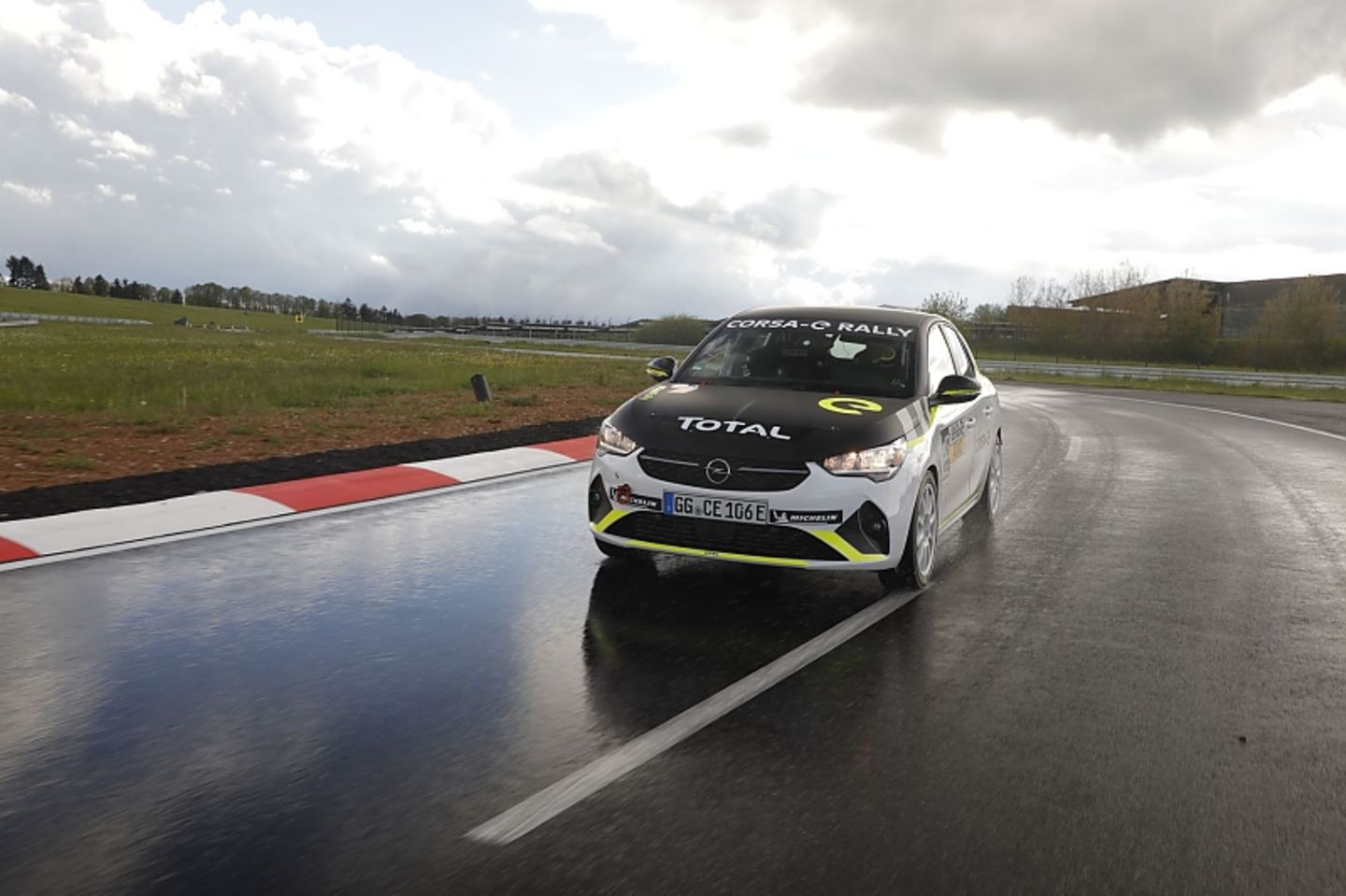 Wir sind von Opel Corsa e-Rallye begeistert
