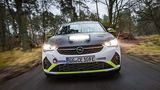 Das Fahrwerk ist beim Opel Corsa e-Rallye deutlich anders abgestimmt, als beim Serienmodell
