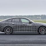 Der BMW i4 M50 absolviert den Standardsprint von null auf 100 km/h in etwa vier Sekunden