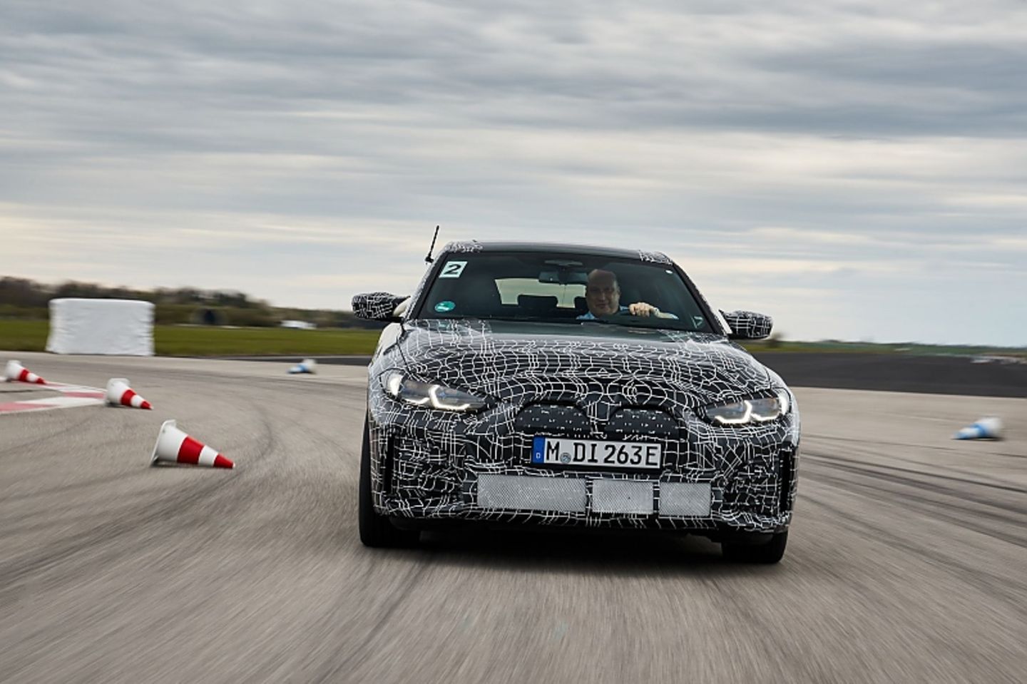 Die Dauerleistung des BMW i4 M50 beträgt voraussichtlich 350 kW / 476 PS