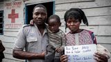 Nyiragongo im Kongo  Wieder vereint: Bei der Flucht vor den Naturgewalten hatte das Paar ihren vierjährigen Sohn verloren.