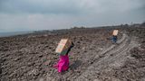 Nyiragongo im Kongo  Der Nyiragongo war am 22. Mai ohne vorherige Warnzeichen ausgebrochen. Mindestens 32 Menschen starben, tausende Bewohner flohen aus Goma.