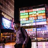 Anderthalb Jahre lang war Taiwan das Vorbild für den Kampf gegen das Coronavirus. Nun erwischt es den Inselstaat doch noch: 3386 Menschen haben sich in der vergangenen Woche infiziert - ein Rekordwert. Bittere Ironie: Weil Covid-19 so gut in Schach gehalten wurde, sind verhältnismäßig wenig Menschen geimpft. Das scheint sich nun zu rächen.