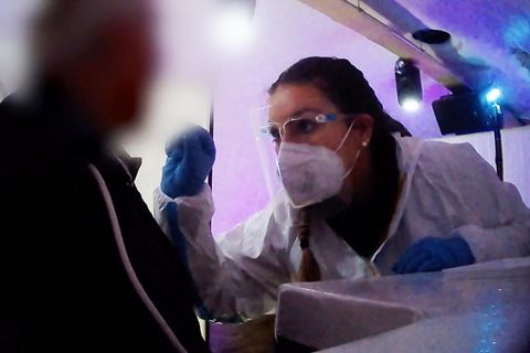 Reporterin arbeitet undercover im Testzentrum: Wie sicher sind die Corona-Ergebnisse?