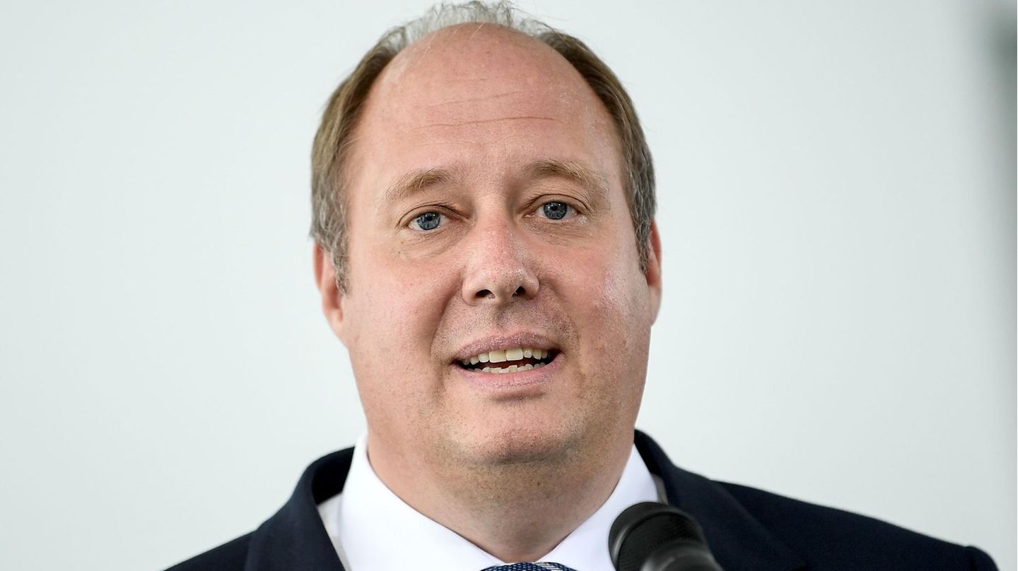 Kanzleramtschef Helge Braun spricht