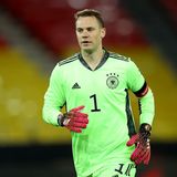 Note: 3. Manuel Neuer war sofort bei einem Schuss Sterlings gefordert. Spielte wie immer aufmerksam mit und war ein sicherer Rückhalt und Anspielstation. Fing viele Flanken sicher ab. Bei den Bällen, die er auf das Tor bekam, war er kaum gefordert. Bei den Gegentoren war er ohne Abwehrchance.