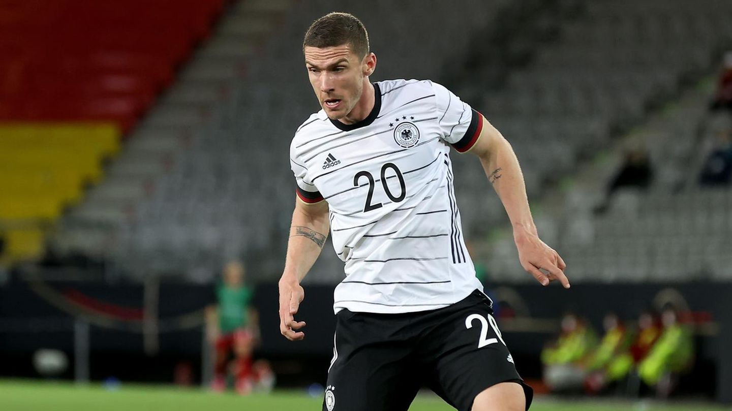 Note: 5. Der Glanz von Robin Gosens ist verblasst. War gegen England weitgehend mit Defensivaufgaben beschäftigt, in der Offensive setzte er kaum Akzente. Schlug die Flanke vor dem Havertz-Schuss kurz nach Wiederanpfiff.