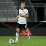 Note: 4,5. Joshua Kimmich teilt mit Gosens den Fluch der Außenbahn. Seit dem Portugal-Spiel haben sich die Gegner auf die deutsche Flügelzange eingestellt. Konzentrierte sich auf die Defensivarbeit, die bei den Gegentoren unglücklich war. Seine erste Flanke war aber gleich brandgefährlich. Klärte in der Halbzeit einen gefährlichen Freistoß per Kopf. Weinte nach dem Aus.