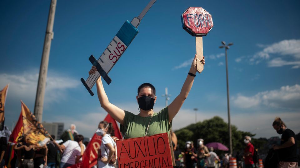 In Rio de Janeiro protestieren Tausende gegen den Mangel an Impfstoffen