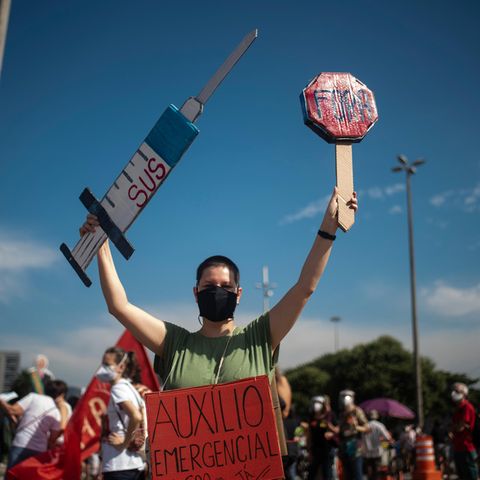 In Rio de Janeiro protestieren Tausende gegen den Mangel an Impfstoffen