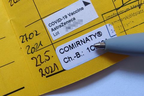 Gemischte Impfung mit Astrazeneca und Biontech: Ein Impfpass