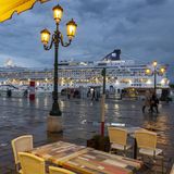 Fährt durch den Giudecca-Kanal zurück in die Adria: die  "Norwegian Star" der US-Reederei Norwegian Cruise Line.