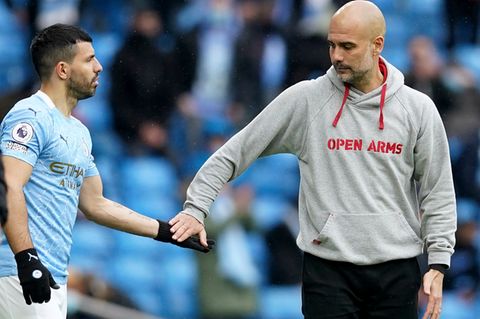 Letzter Handschlag: Pep Guardiola wechselt Agüero am letzten Spieltag der Premier League ein