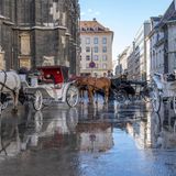 Österreich  Nach den Öffnung von Lokalen, Hotels, Bühnen und Sportstätten werden weitere Corona-Regeln gelockert. Bei Kulturveranstaltungen wie den Salzburger Festspielen sollen ab Juli keine Beschränkungen von Besucherzahlen mehr gelten. Obwohl die österreichische Sieben-Tage-Inzidenz leicht unter der deutschen liegt, warnt das Außenamt in Berlin weiterhin vor Reisen ins südliche Nachbarland. Allerdings ist weder bei der Einreise noch bei der Rückreise nach Deutschland eine Quarantäne nötig. In Österreich gilt für den Grenzübertritt sowie für Restaurants und Veranstaltungen die "3-G-Regel": Wer nachweislich getestet, geimpft oder von Covid-19 genesen ist, darf hinein.