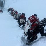 Abstieg beim Wetterumschwung mit Sicherung an Fixseilen: Dieses Foto wurde am 2. Juni aufgenommen.