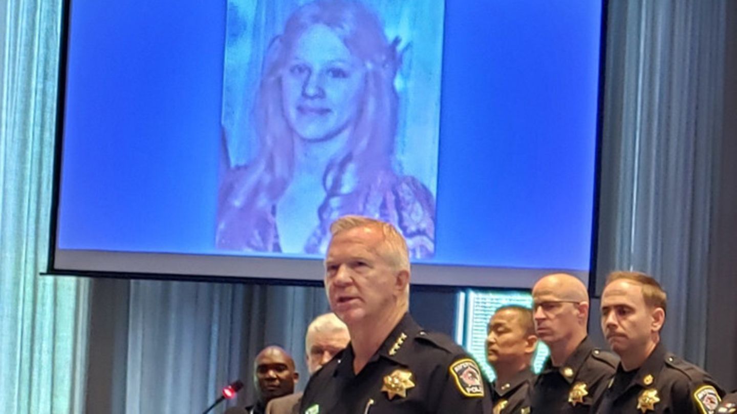 Der Polizeichef von Naperville, Robert Marshall, berichtet über die Festnahme im Mordfall Julie Ann Hanson