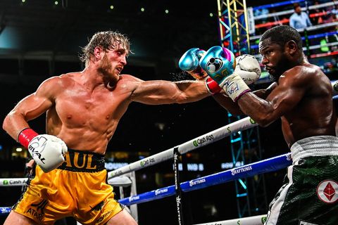 YouTuber Logan Paul kämpft im Hard Rock Stadium in Miami gegen den bislang ungeschlagenen Box-Champion Floyd Mayweather