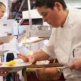 Kurz hinter dem "Hotel Restaurant Hirschen", wo Douce Steiner – die einzige Zwei-Sterne-Köchin Deutschlands – regiert, endet die Straße, und man ist mitten im Schwarzwald. Für Gourmets ist Sulzburg ein Wallfahrtsort. Wer trunken von seiner Anbetung den Heimweg nicht findet, bleibt über Nacht. Dazu braucht man nur die Straße zu überqueren, muss ja nicht gleich auf den Knien sein.