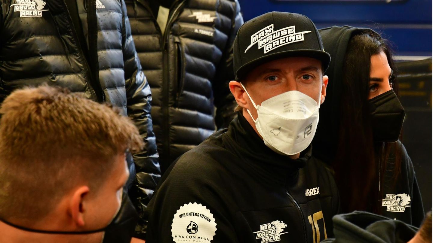 Der bekannte Fußballer Max Kruse – 14-mal in der Nationalmannschaft, Bundesliga bei Werder Bremen und jetzt bei Union Berlin - hat zusammen mit Rennfahrer Benjamin Leuchter einen Rennstall gegründet mit dem Motto „kostengünstiger MotorSport“.