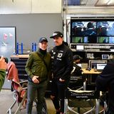 Die Autogrammfans kamen in die Box Nr. 12. Und machten ein Foto mit Max Kruse