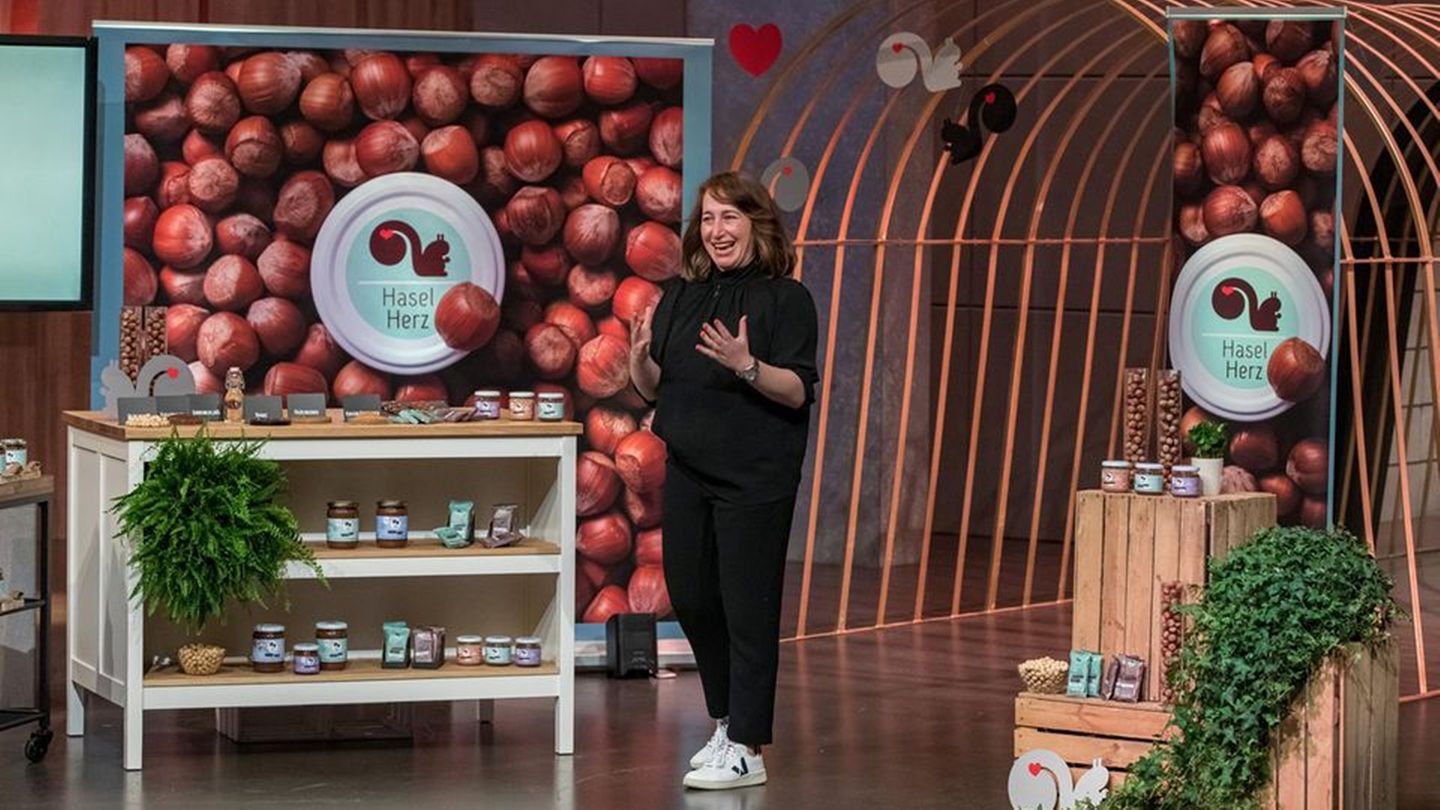 Die Gründerin der Herzen  Eine Nutella-Alternative ohne Palmöl und Industriezucker ist sympathisch, aber keine Weltneuheit. Doch Haselherz-Gründerin Ebru Erkent aus Hamburg rührte mit ihrem emotionalen Auftritt und ihrer von Rückschlägen gekennzeichneten Gründungsgeschichte ans Herz. Ralf Dümmel ließ sich erweichen und investierte in die Nuss-Nougat-Creme.