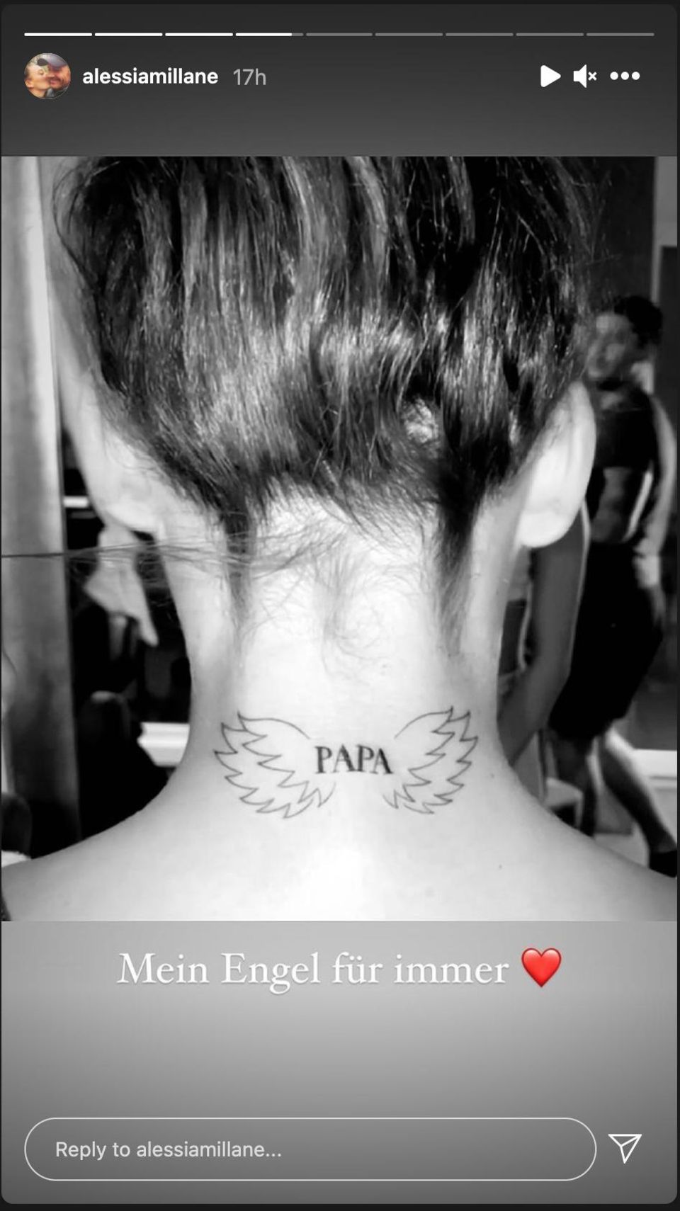 Alessia Herren zeigt ihr Tattoo