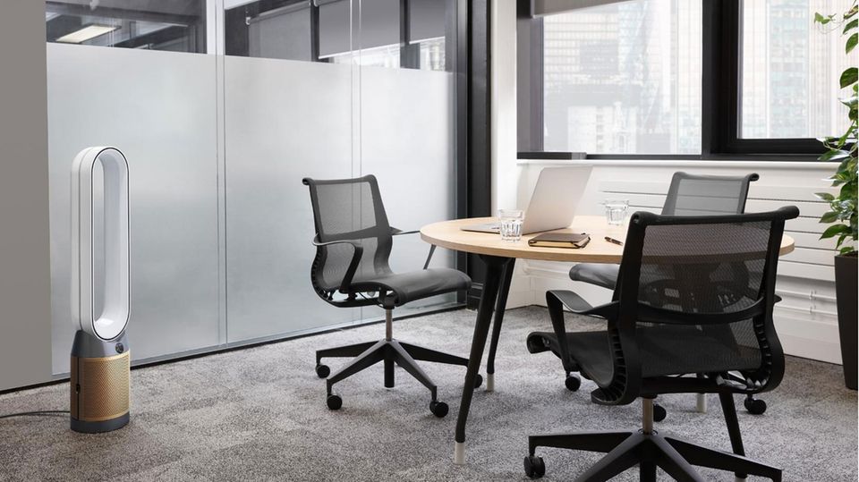 Den Dyson-Luftreiniger mit Formaldehyd-Sensor erkennt man an dem bronzefarbenen Design