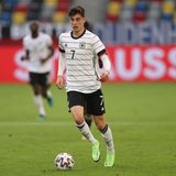 Note: 2.5. Kai Havertz war der heimliche Spielmacher des DFB-Teams. Schoss den ersten Freistoß, spielte in der Offensive einige gefährliche Pässe. Zog nach einer Gosens-Flanke volley brandgefährlich ab und das alles auf höchstem technischen Niveau.
