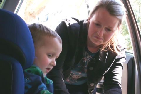 Endlich Ordnung im Auto: Familie testet Aufräum-Lösungen für die Sitze