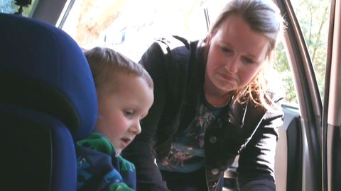 Endlich Ordnung im Auto: Familie testet Aufräum-Lösungen für die Sitze